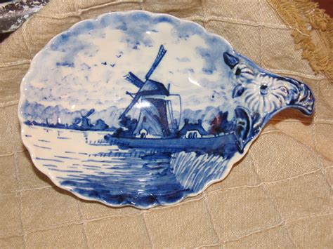 Lot 136. . Delft deco hand painted holland